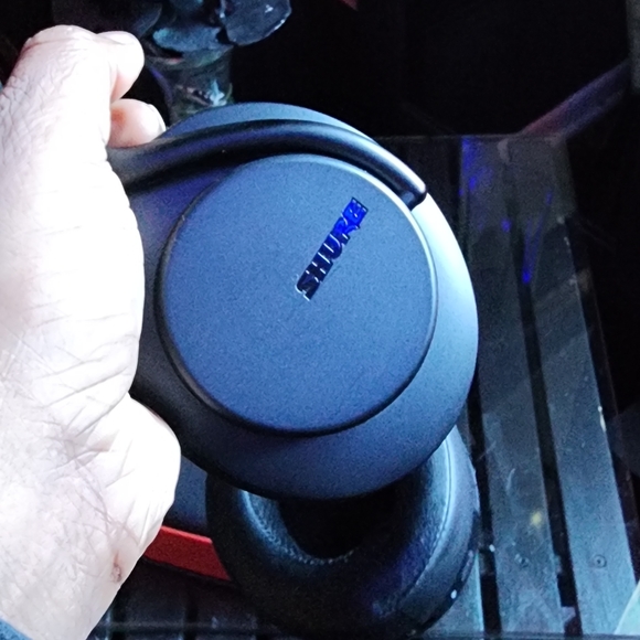 Shure AONIC 50 Gen 2 Wireless Noise Cancelling Headphones - Picture 6 of 9